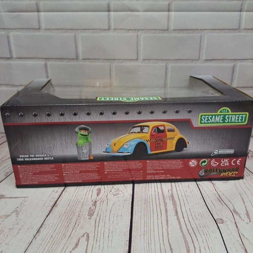 Oscar The Grouch & 1959 Volkswagen Beetle Die-Cast Model 1:43 Scale Hollywood Ri - Picture 6 of 9